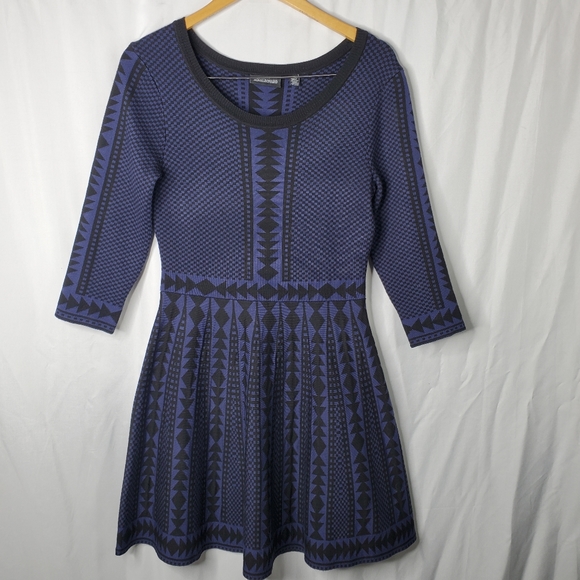 ◇◇ Nina Leonard Black and Blue Knit Aztec Print Swing Dress Size Medium - Picture 1 of 6